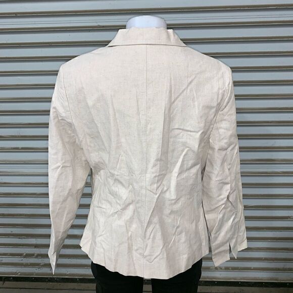 Requirements size 14 beige blazer - Picture 8 of 8